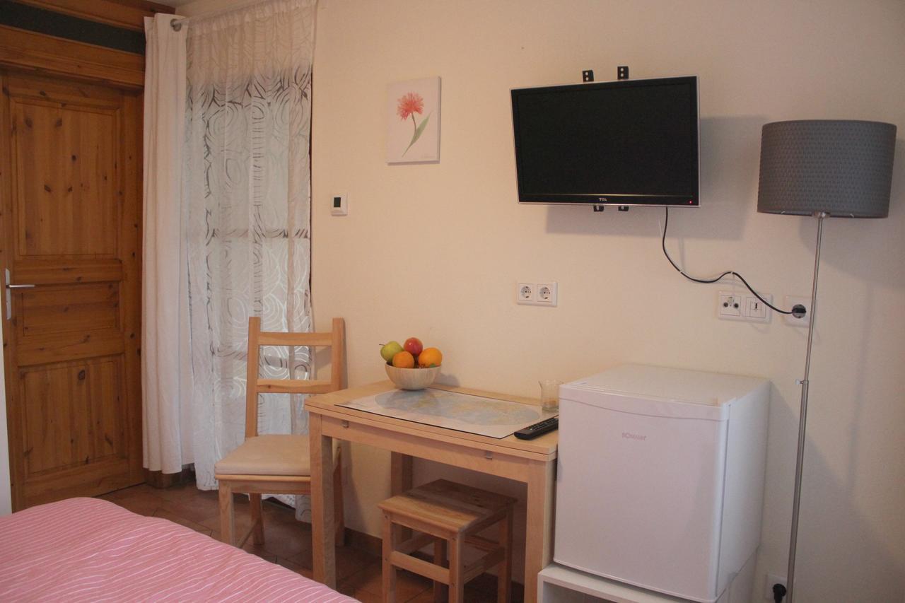 "Altjessen 57" Hotel เพียร์นา ภายนอก รูปภาพ